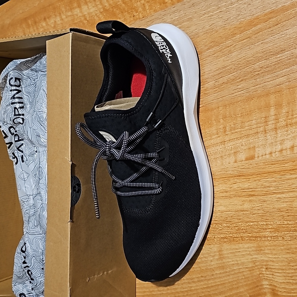 The North face men's surge Highgate black running shoes size 11 US